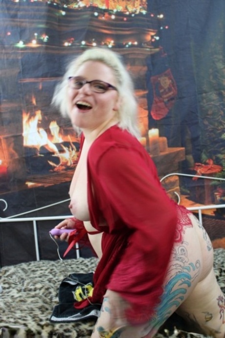 chubby girl takes ass free sexy pics