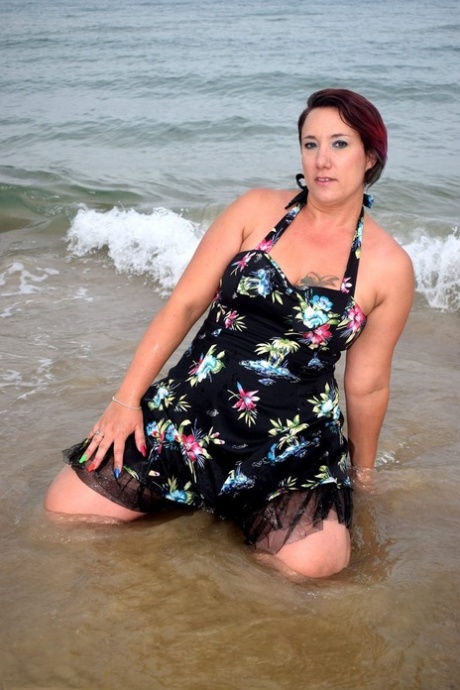 bbw with nice cleavage showing massive melons hot nude images