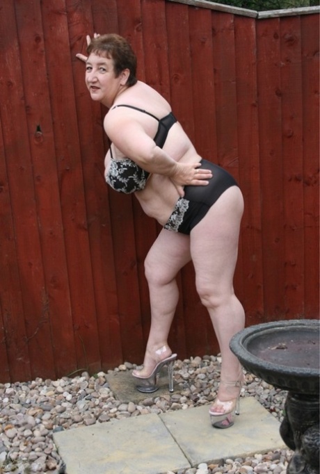 mature brunette big ass bikini free archive
