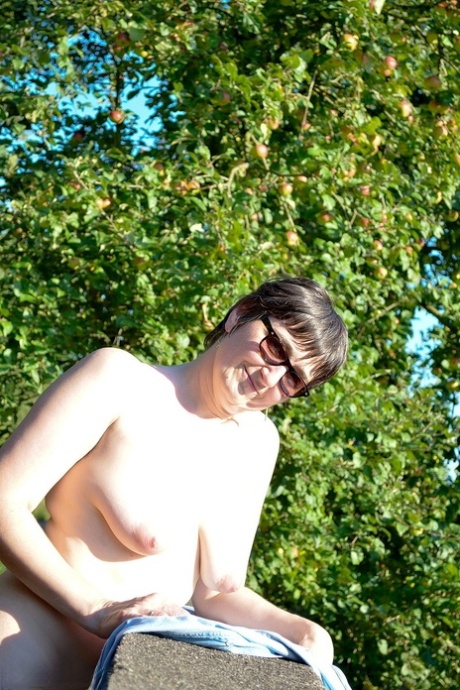 chubby chasing masseur gives a raunchy rubdown to fat free sexy pictures