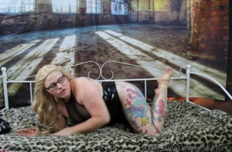 bbw kneeling hot images
