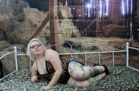 thick mature ass spread pornographic archive