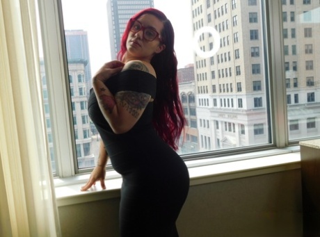 big booty cam girl spreads her thick legs beautiful xxx pics