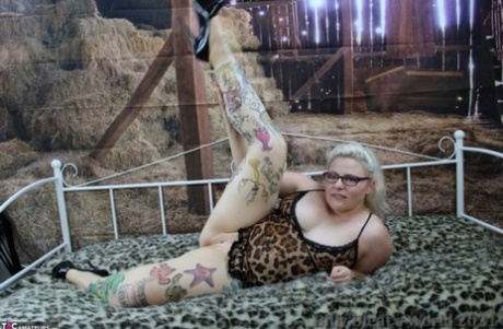 curvy black solo sexy naked photos