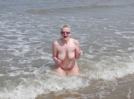 thick russian milf hot nude photos