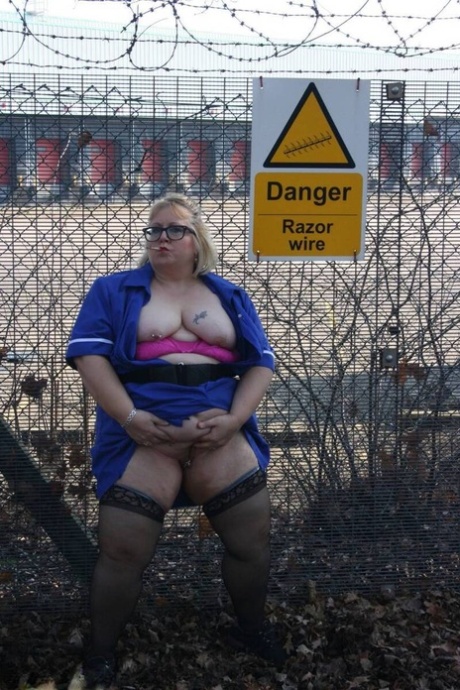 thick loona nude img