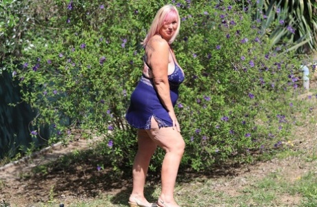 big booty single mother naked pics
