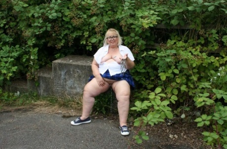 admirable laura with huge natural tits enjoys a hefty chopper free xxx images