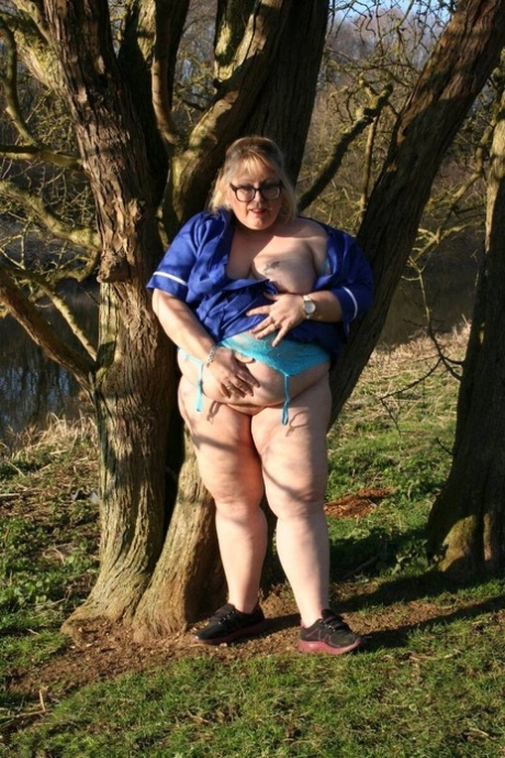 chubby fetish babe gets speculum and jizzed hot xxx photo