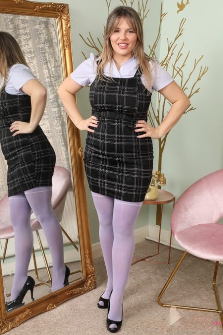 curvy coworker free nude pic