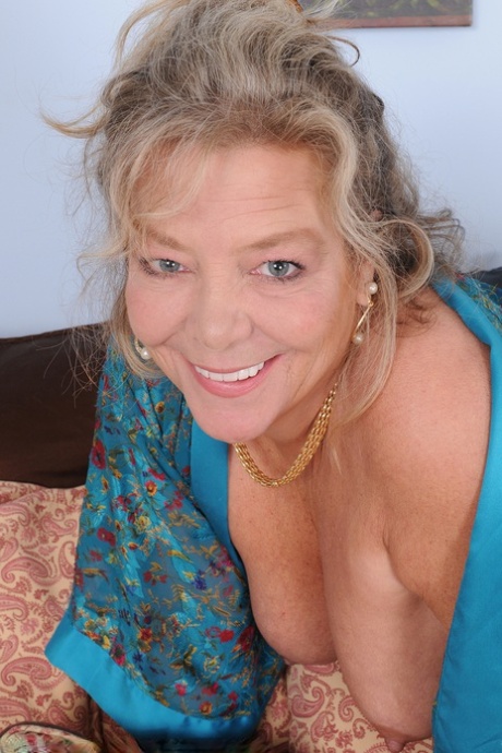 Karen Summer model erotic photo
