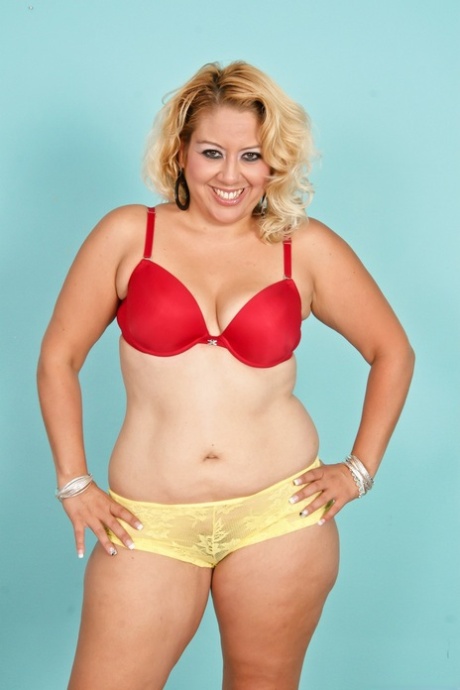 curvy awesome chubby perform on cam more at camgirlreality dot com art naked picture