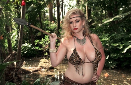 curvy mixed girl sexy naked picture