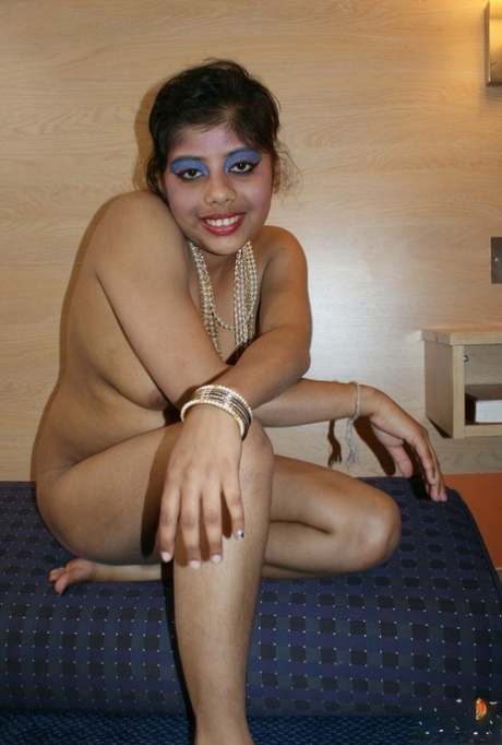 miss thicklips gets a facial erotic image