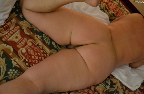 desi thick thighs sexy nude archive