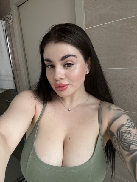 thick pussy lesbian sexy naked picture