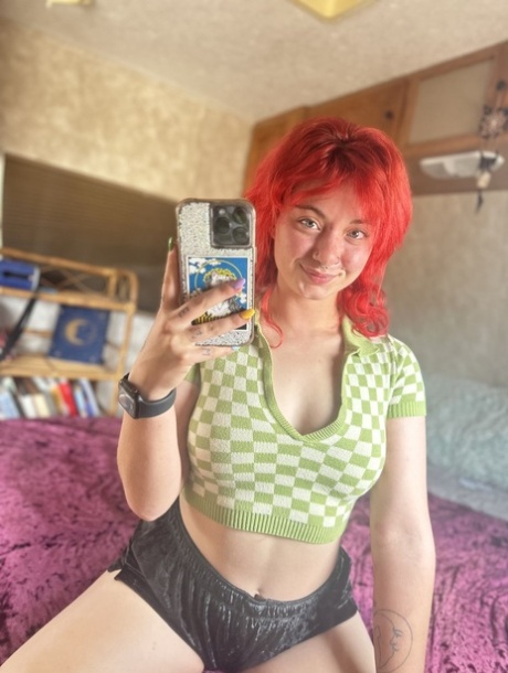fat mature women spreading legs porn pics