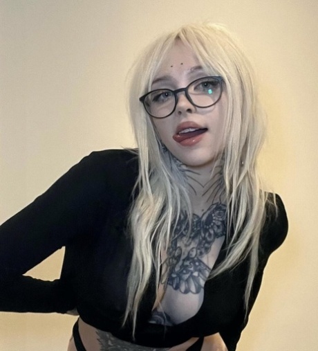 curvy amateurs buttfucked in rough threeway naked image