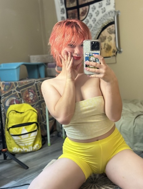 sexy bbw sends her bathroom nude pornographic photo