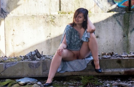 anisa so thick adult image