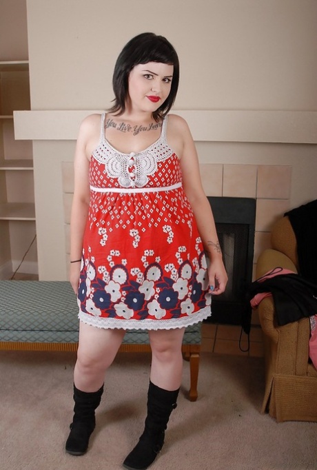 curvy krista hot galleries