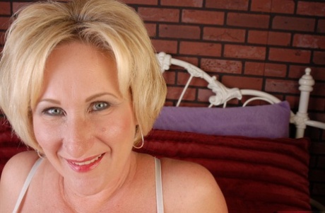 fat grannie mature older tgp naked photo