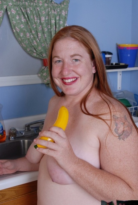 fat swollen pussy erotic photo