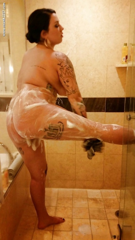 clapping fat cheeks hot naked img