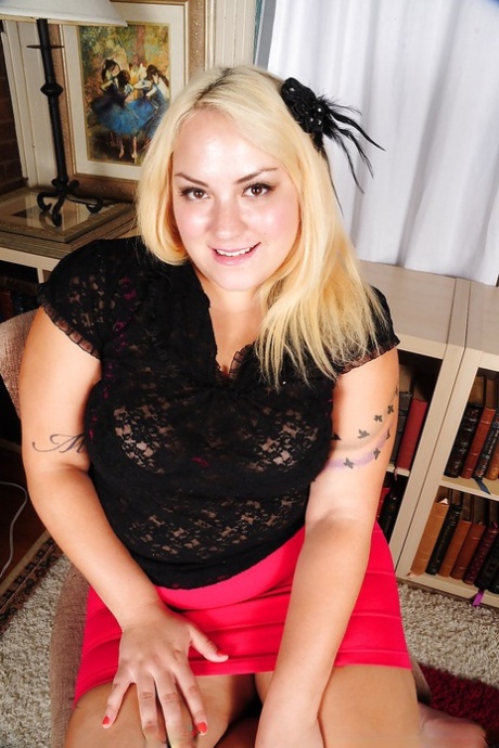 thick strong girl hot sexy picture