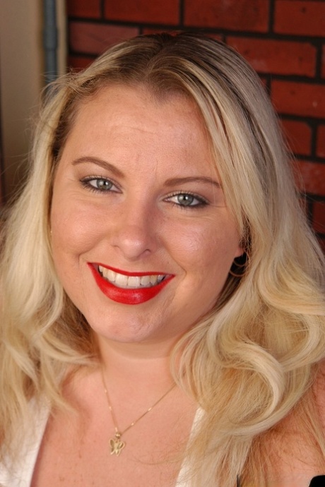 fat boobs tight blouse best image