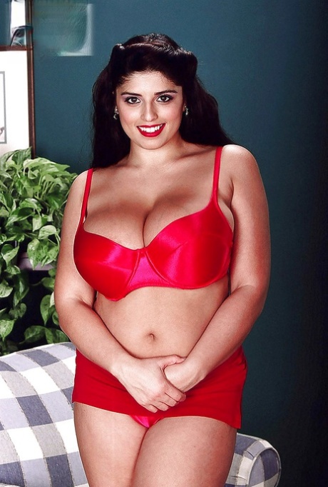 chubby big ass in air top pic