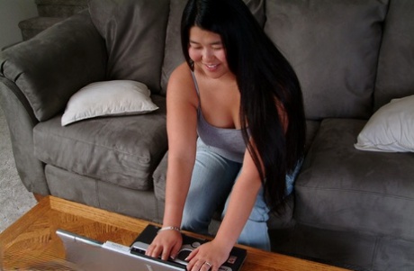 thick latina shared free pic