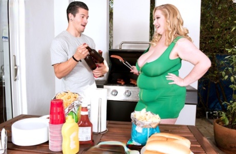 curvy jules free naked pic