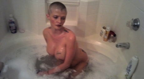 thick slut fucking me in park bathroom free naked gallery