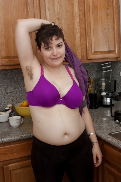thick iraqi adult pic