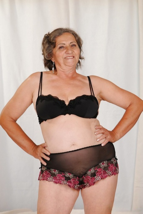 thick chocolate stepsister comes ride dick when family leaves exclusive image
