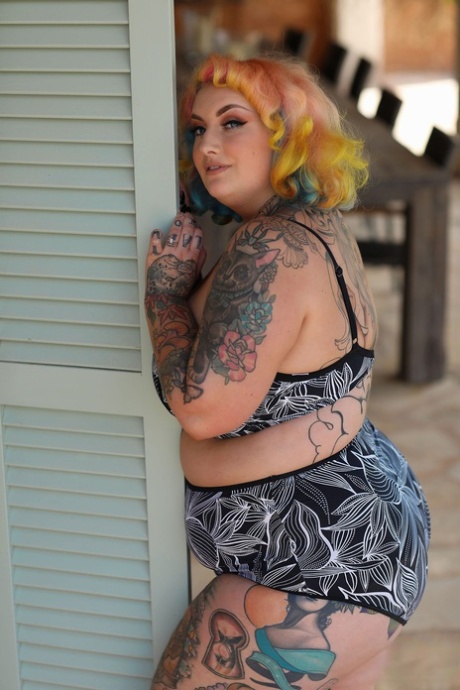 amateur girl lives show big fat ass outdoor porno img