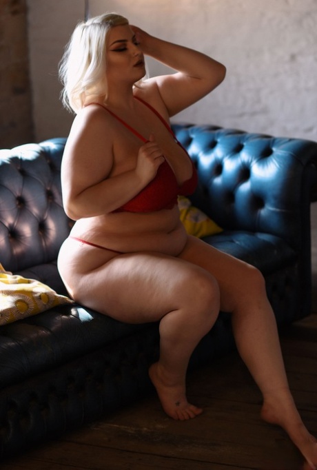 topless ebony camgirl shows her big ass spankbang art nude img