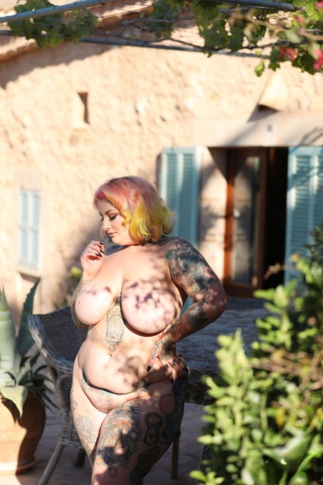 curvy latinos share cock art naked pic