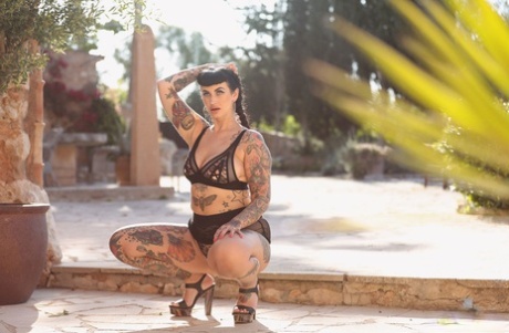 more bbw showing her body hd galleries