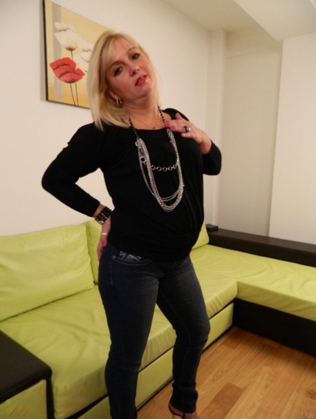 thick midget solo sexy nude galleries