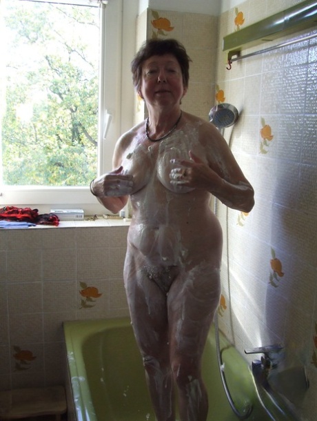thick sister gets fucked naked pic
