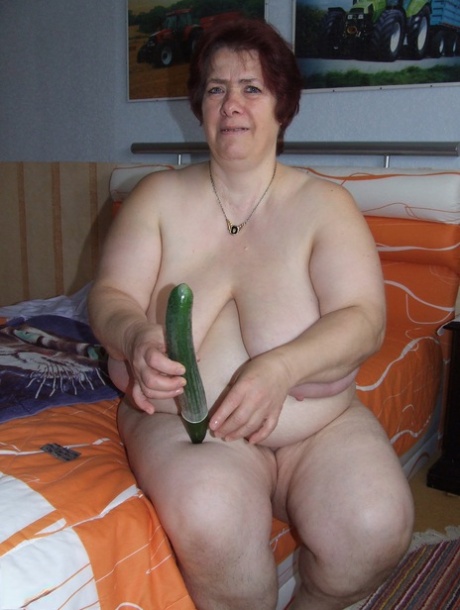 blondie sexy nude wholesome curvy hotbody oiled wet pretty archive