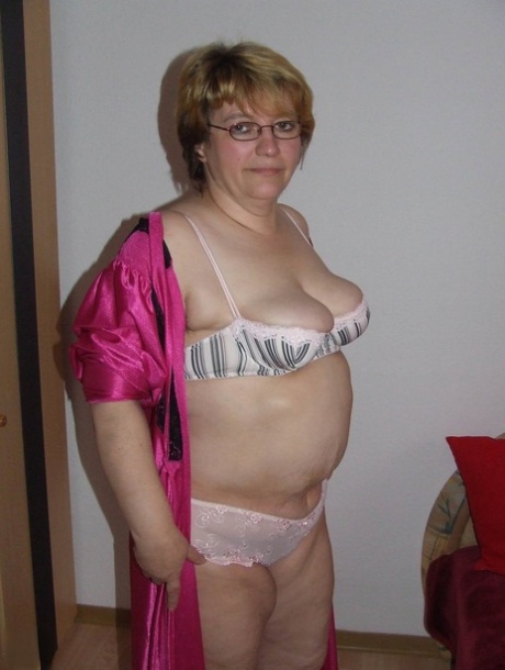 chubby lesbian slut eating fine shaved snatch sexy naked galleries