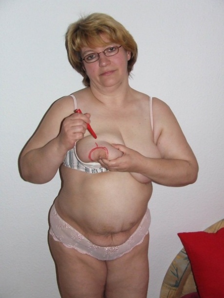 chubby blonde shows her nice tits and puts a dildo inside her art porn pictures