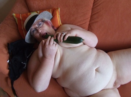 thick thigh smother nude img