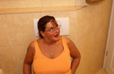 sexy plumper is nailed on the floor free nude galleries