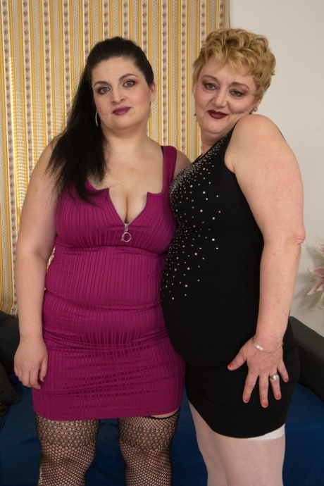 busty chubby babe rides dildo on cam art naked galleries