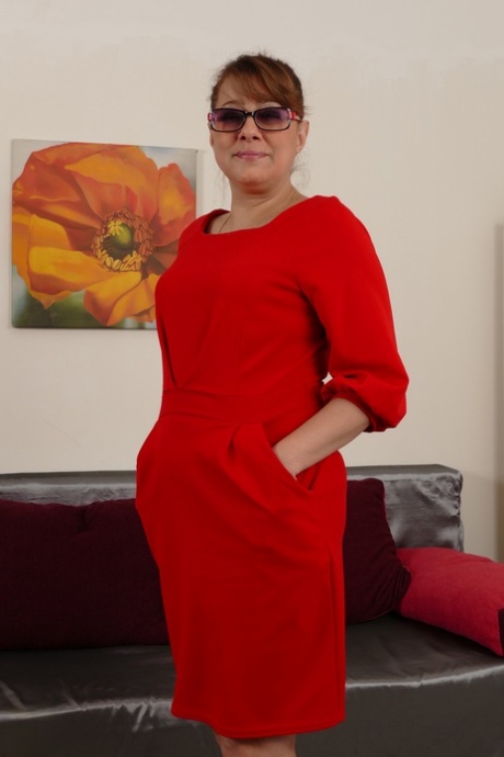 hot curvy moms adult img