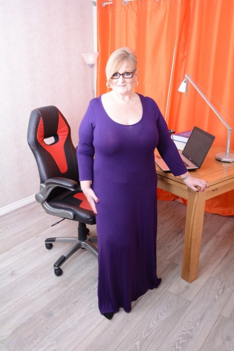 prime curvy beautiful naked gallery